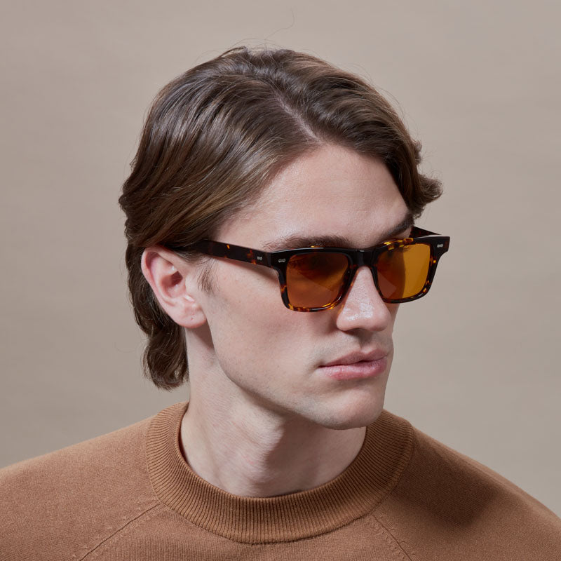 sunglasses-denim-eco-dark-havana-orange-sustainable-tbd-eyewear-man-side