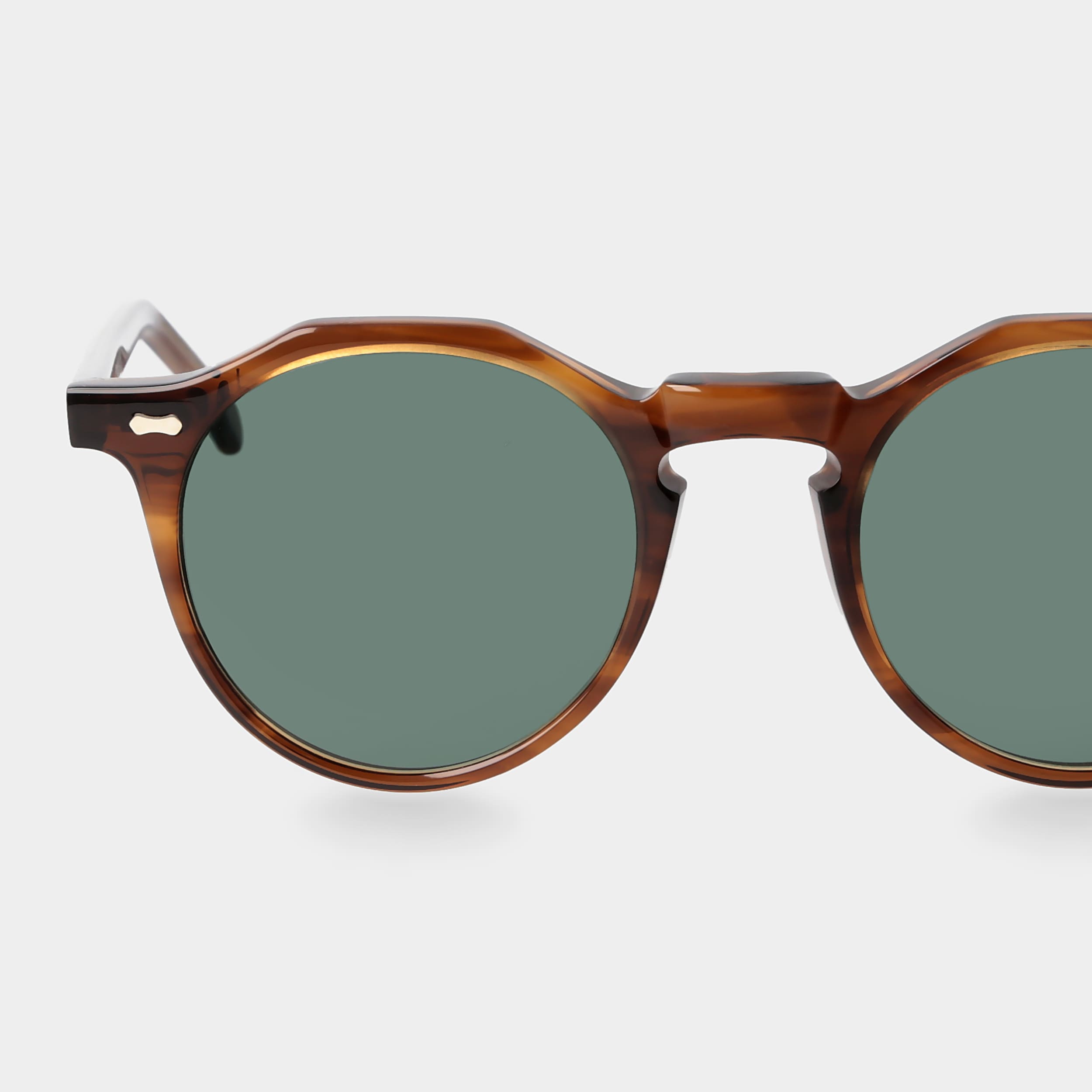 sunglasses-lapel-earth-bio-bottle-green-sustainable-tbd-eyewear-lens