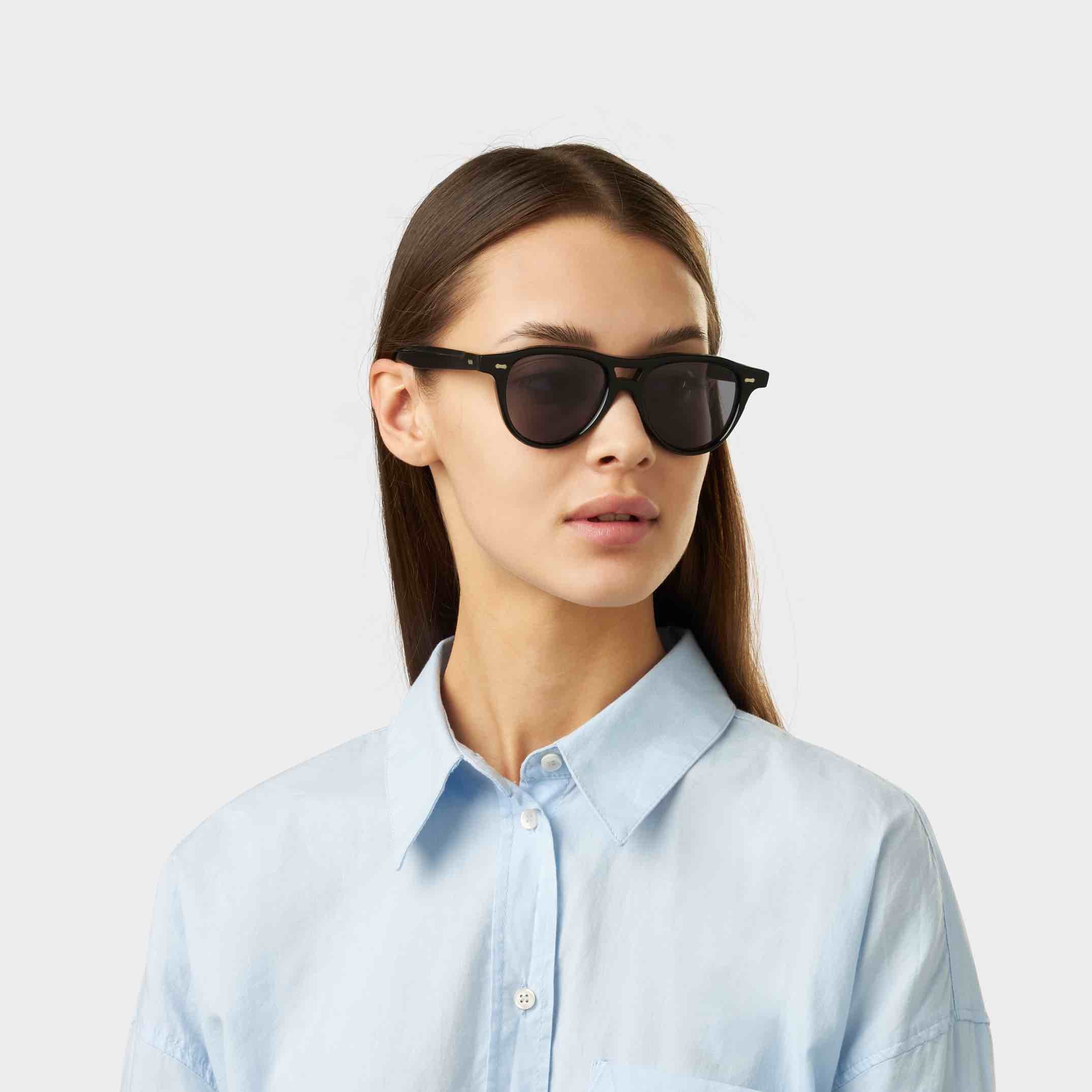 sunglasses-piquet-eco-black-gradient-grey-sustainable-tbd-eyewear-woman