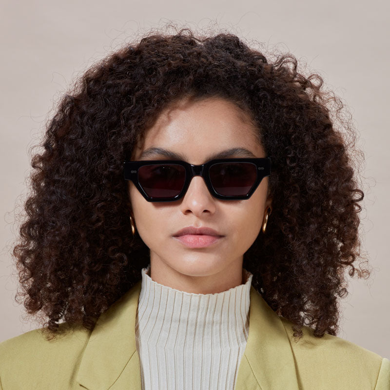 sunglasses-raso-eco-black-gradient-grey-sustainable-tbd-eyewear-woman-front