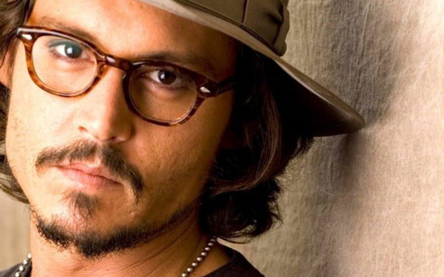 Johnny Depp: Iconic Eyeglasses for a Bohemian Charm