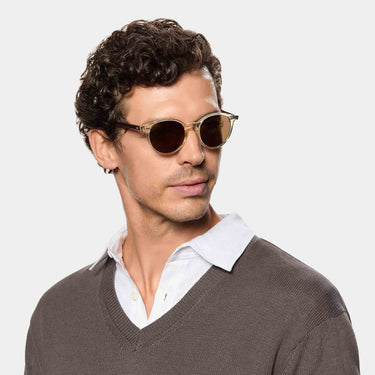 Man wearing Cran sunglasses in Bicolor Tobacco with bio-acetate handcrafted in Italy by TBD Eyewear