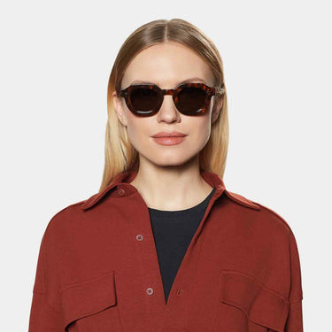 woman wearing sunglasses juta eco spotted havana bottle green sustainable tbd eyewear handcrafted in Italy