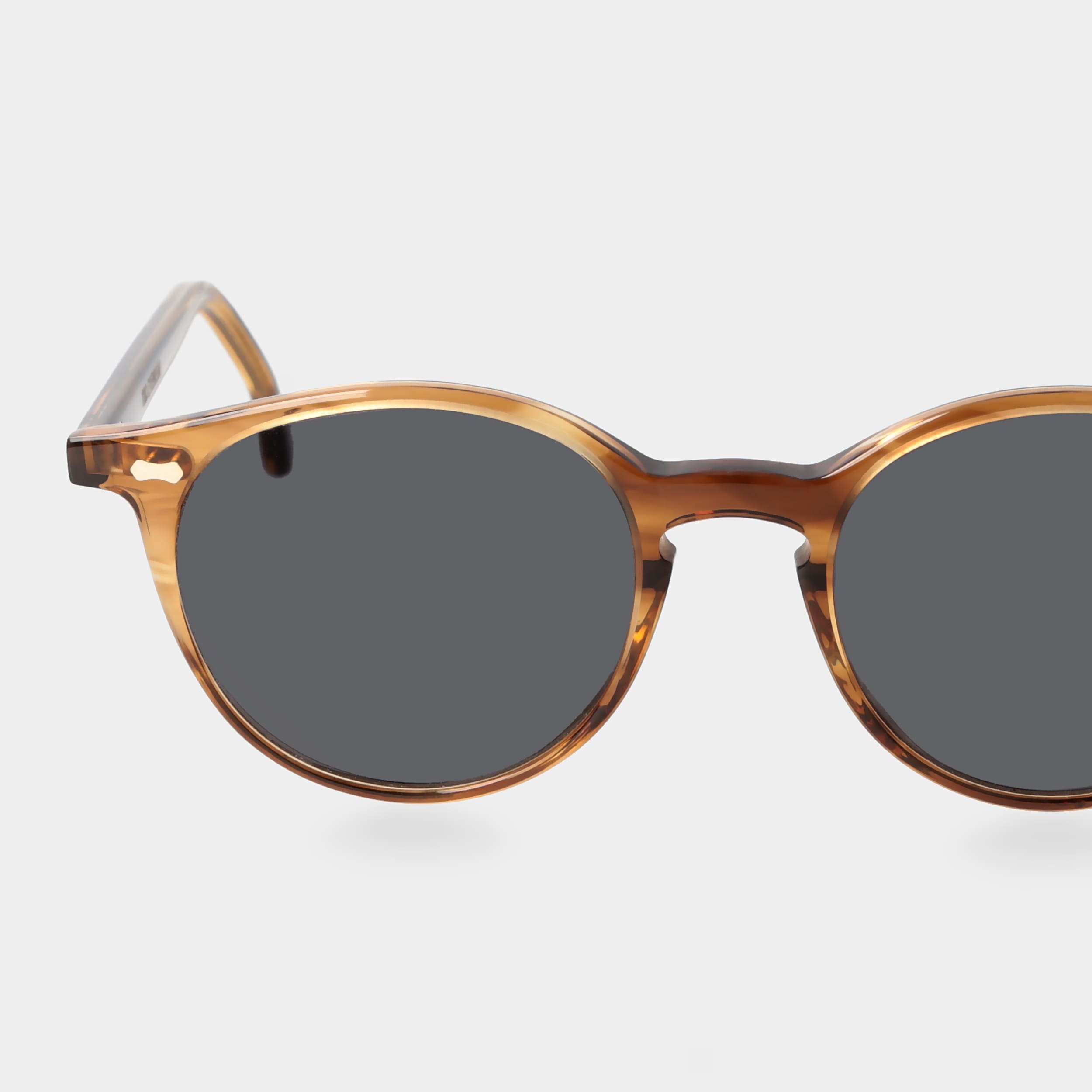 sunglasses-cran-earth-bio-gradient-grey-sustainable-tbd-eyewear-lens