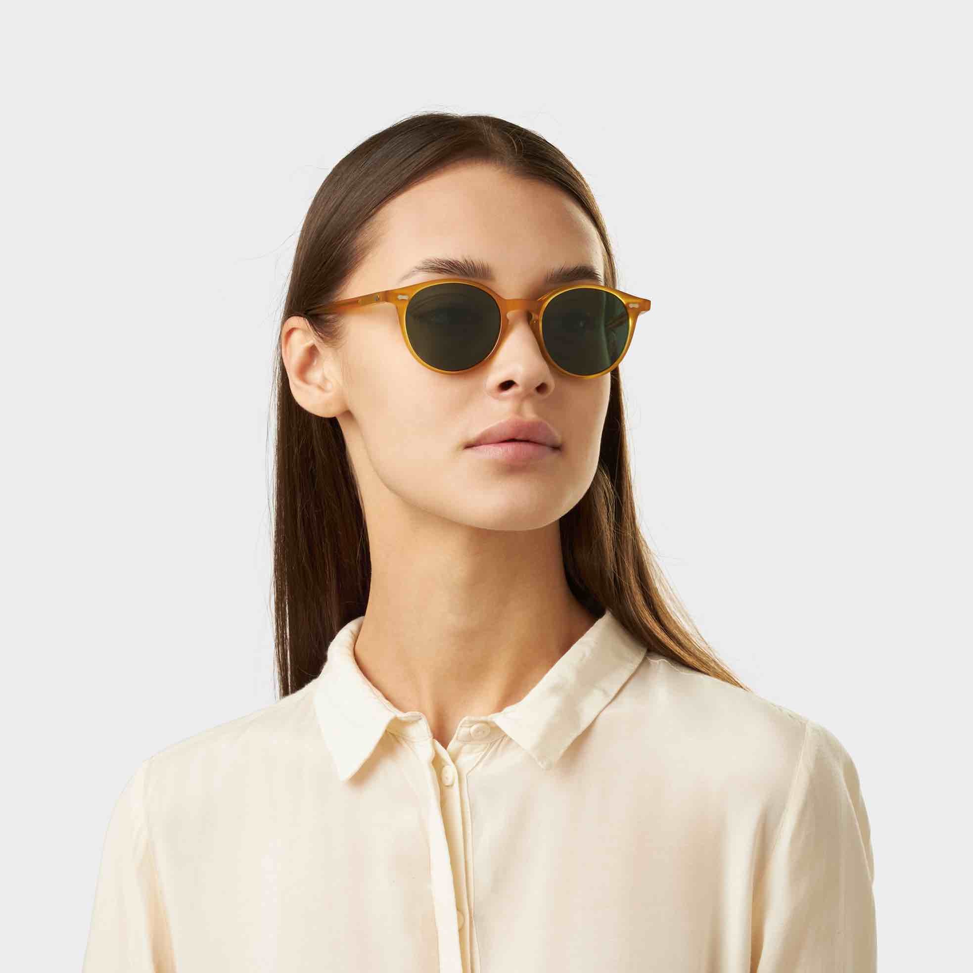 sunglasses-cran-eco-honey-bottle-green-sustainable-tbd-eyewear-woman
