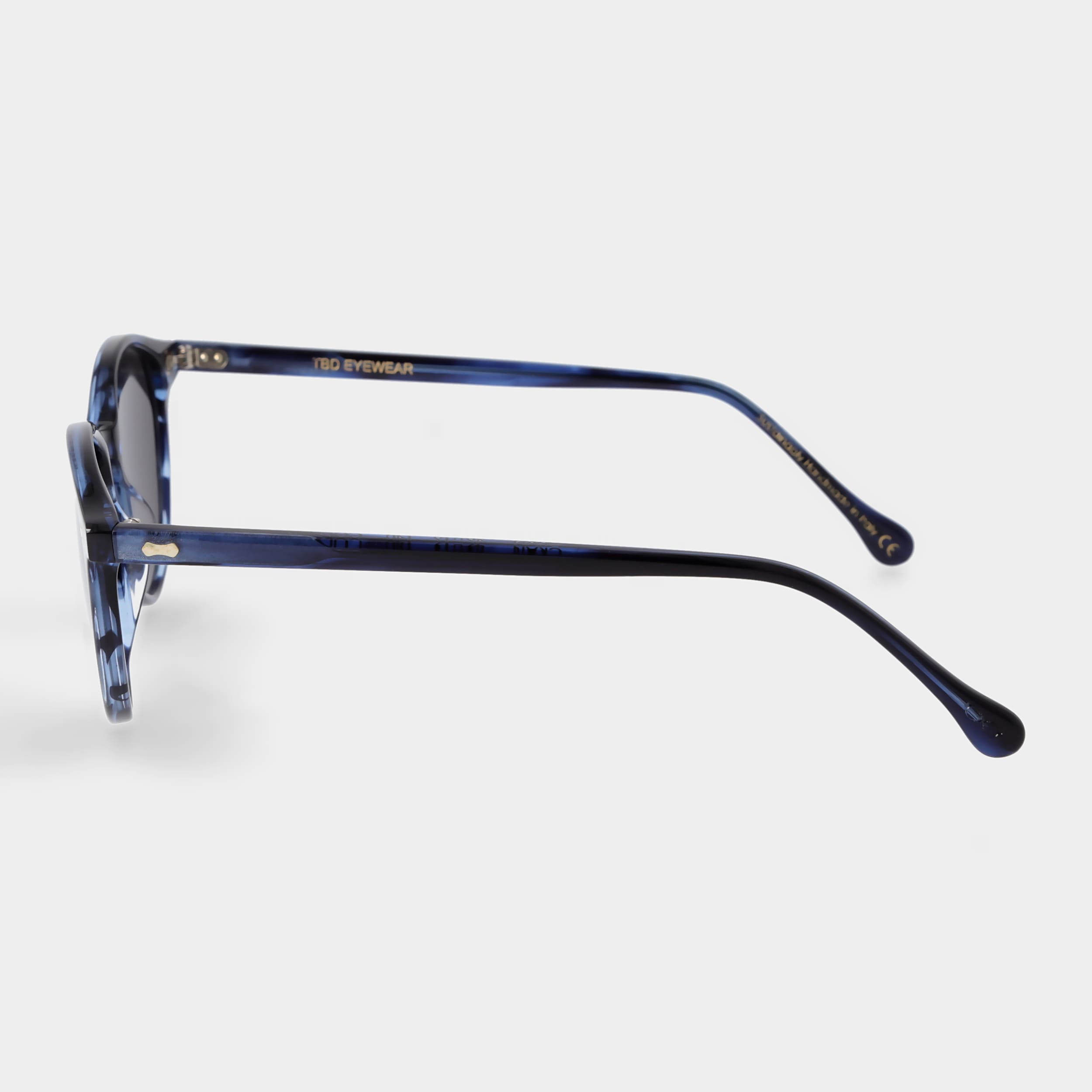 sunglasses-cran-ocean-gradient-grey-sustainable-tbd-eyewear-lateral