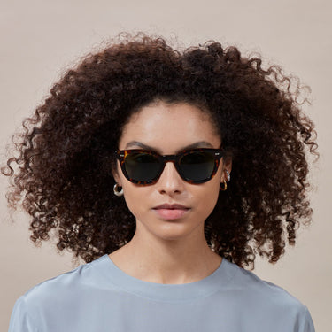 sunglasses donegal eco dark havana bottle green sustainable tbd eyewear woman front handcrafted in Italy