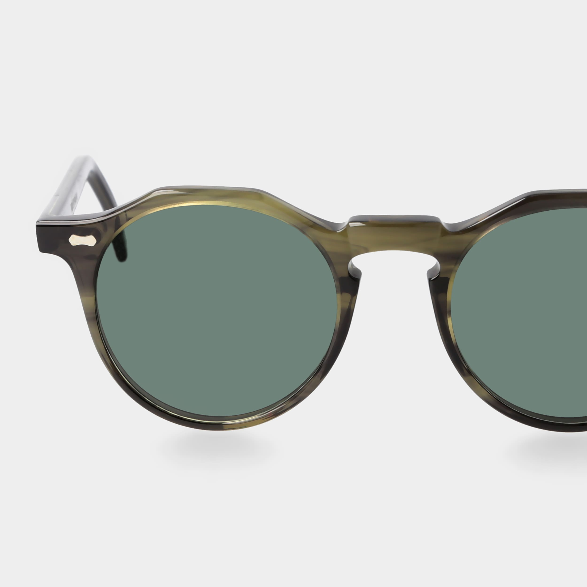 sunglasses-lapel-eco-green-bottle-green-sustainable-tbd-eyewear-lens