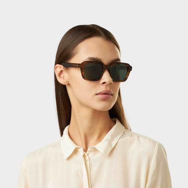 sunglasses lino earth bio bottle green sustainable tbd eyewear woman handcrafted in Italy