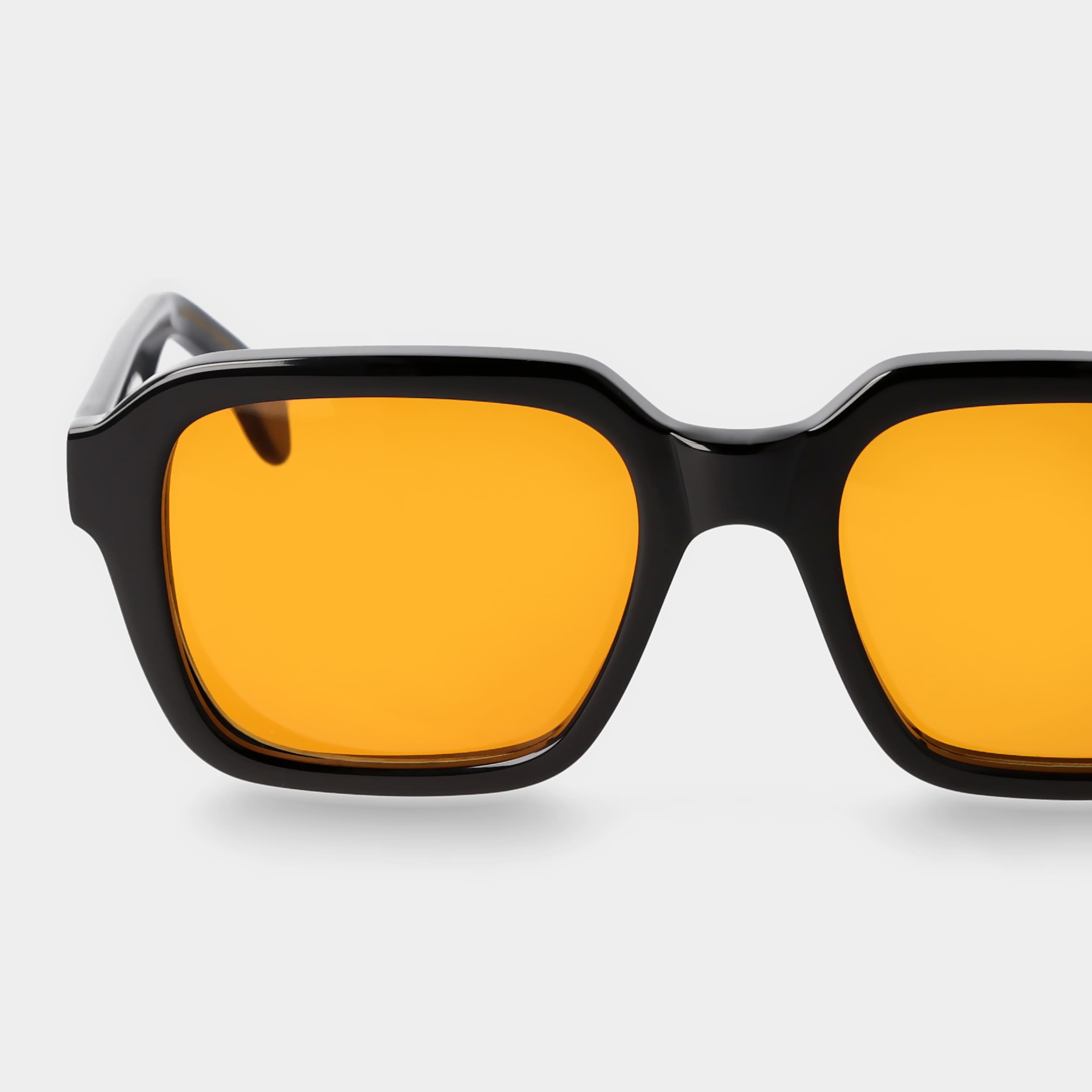 Schwarze Sonnenbrille mit klappbaren Gläsern
