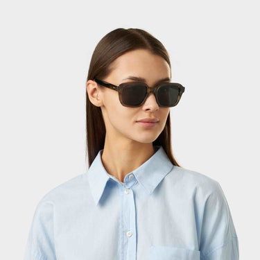 sunglasses lino eco green gradient grey sustainable tbd eyewear woman handcrafted in Italy