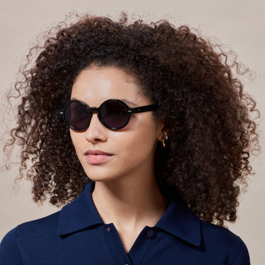 sunglasses oxford eco black gradient grey sustainable tbd eyewear woman side handcrafted in Italy