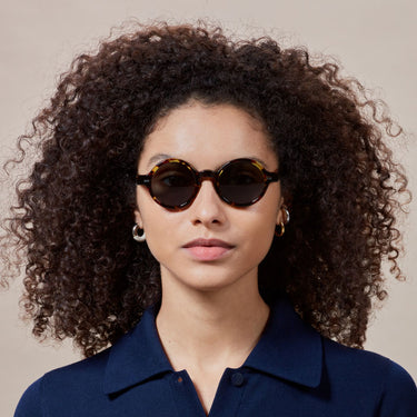sunglasses oxford eco dark havana bottle green sustainable tbd eyewear woman front handcrafted in Italy
