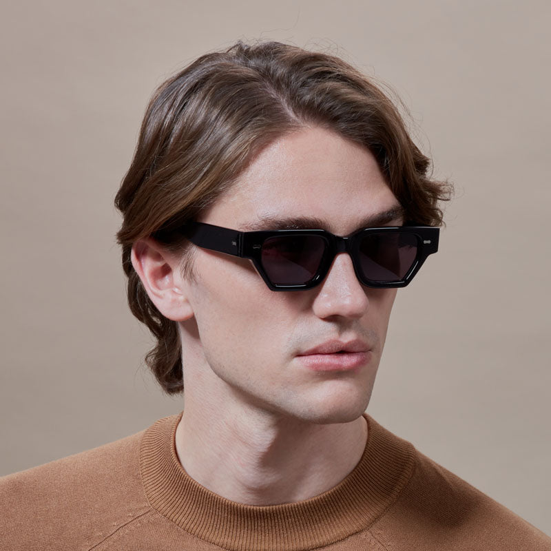 sunglasses-raso-eco-black-gradient-grey-sustainable-tbd-eyewear-man-side