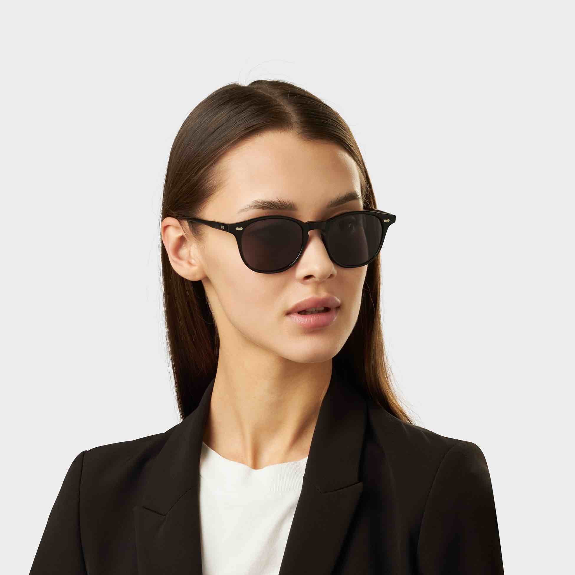 sunglasses-shetland-eco-black-gradient-grey-sustainable-tbd-eyewear-woman