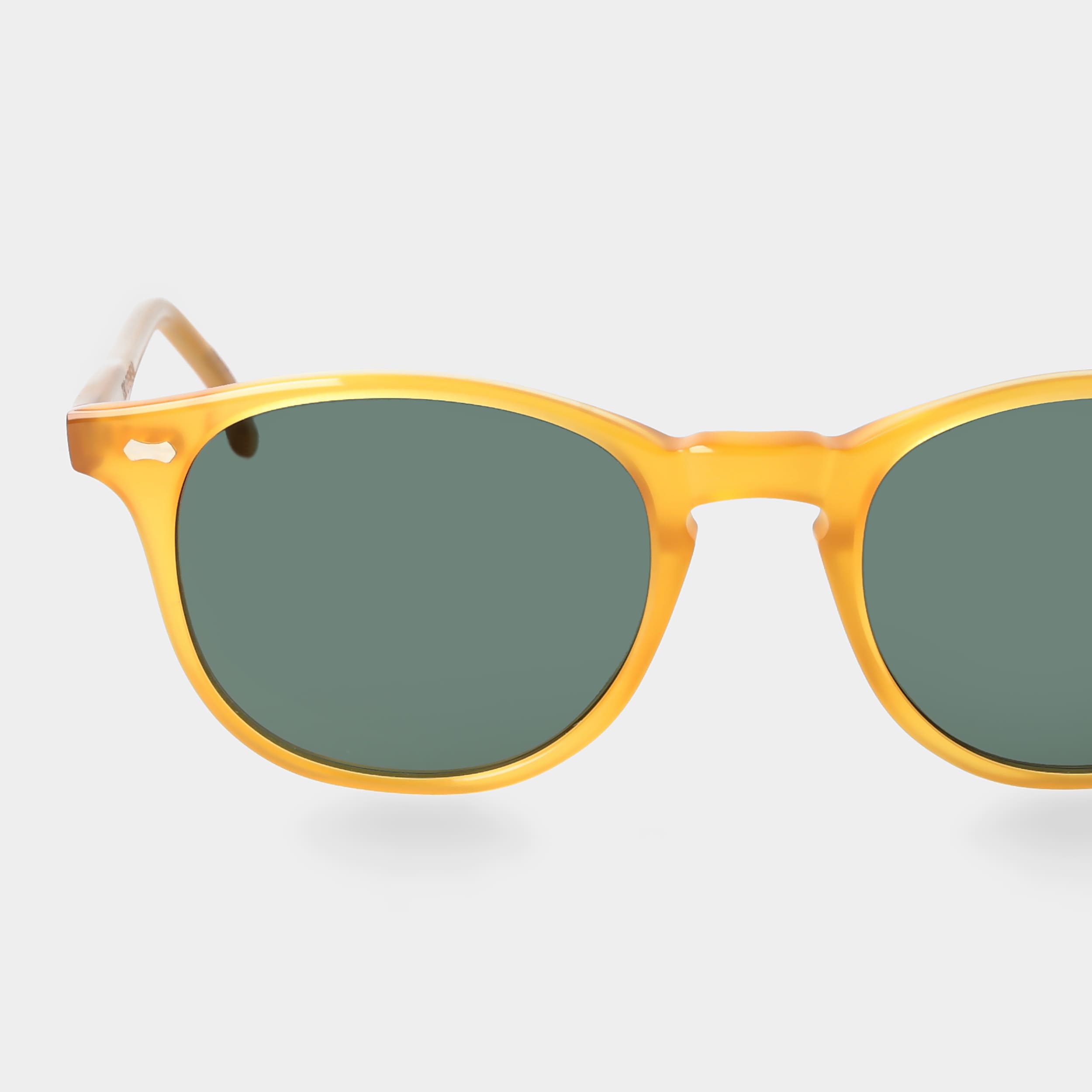 sunglasses-shetland-honey-bottle-green-tbd-eyewear-lens