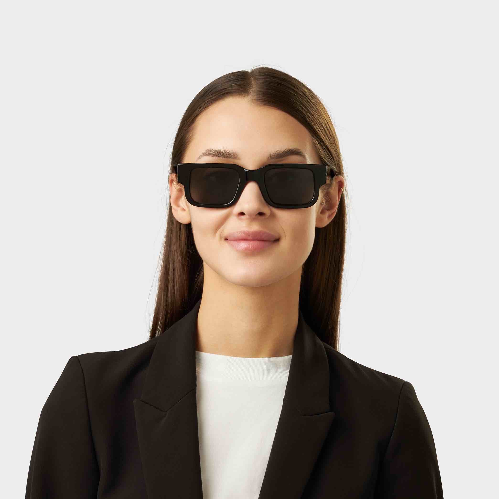 sunglasses-silk-eco-black-gradient-grey-sustainable-tbd-eyewear-woman