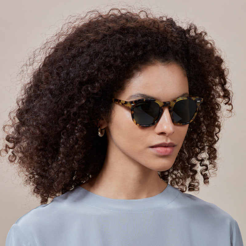 sunglasses-twill-light-tortoise-bottle-green-tbd-eyewear-woman-side