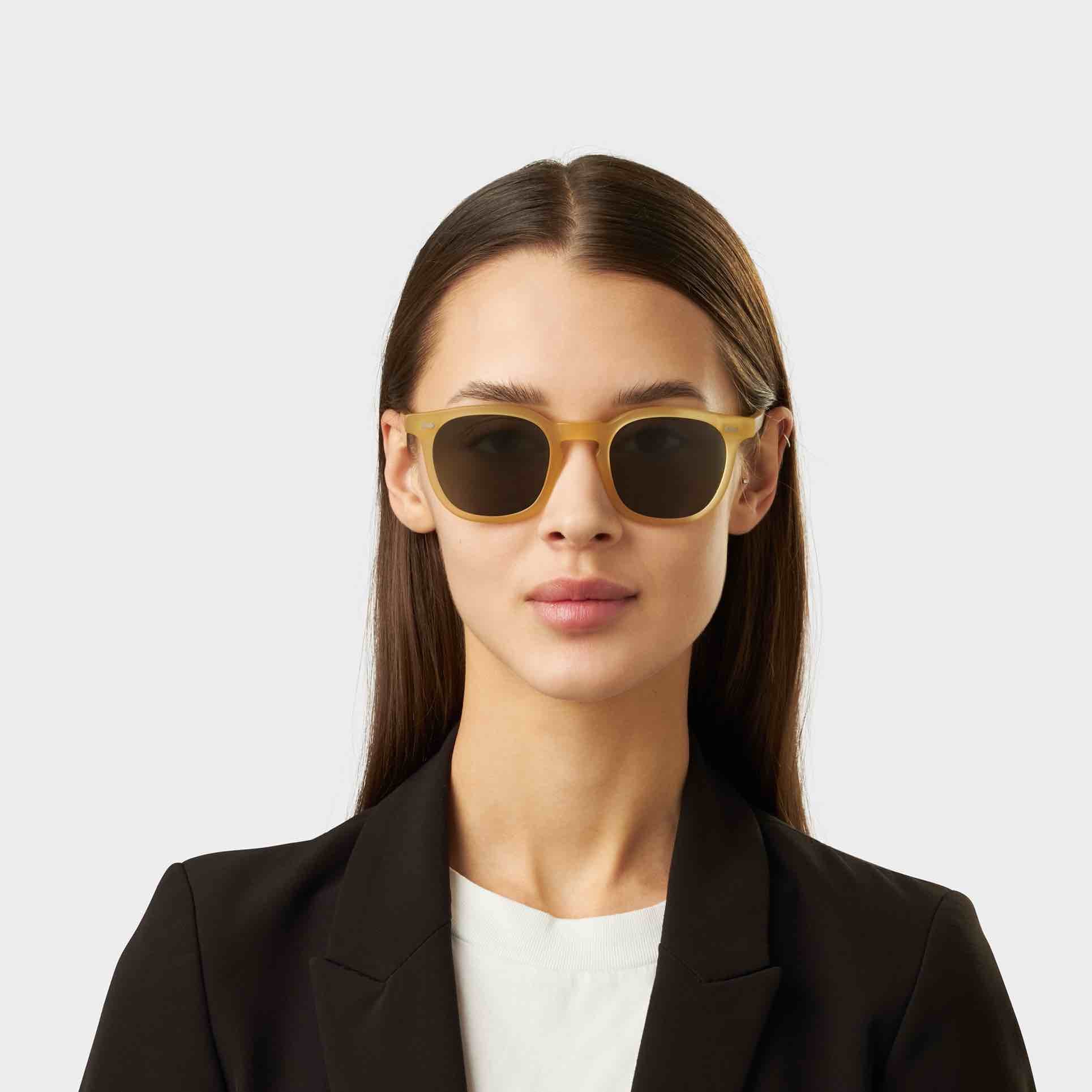 sunglasses-twill-matte-champagne-bottle-green-tbd-eyewear-woman