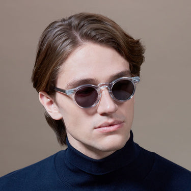 sunglasses-welt-transparent-gradient-grey-tbd-eyewear-man-front